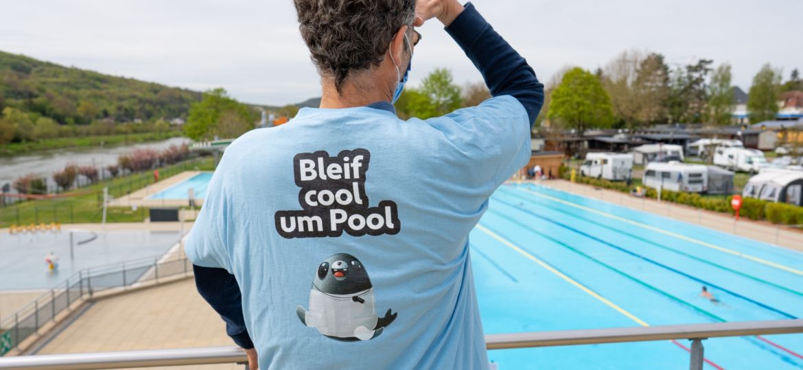 2021-05-08 Bleif cool um Pool-26